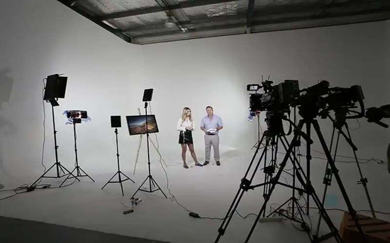 Plan telewizyjny z prezenterami